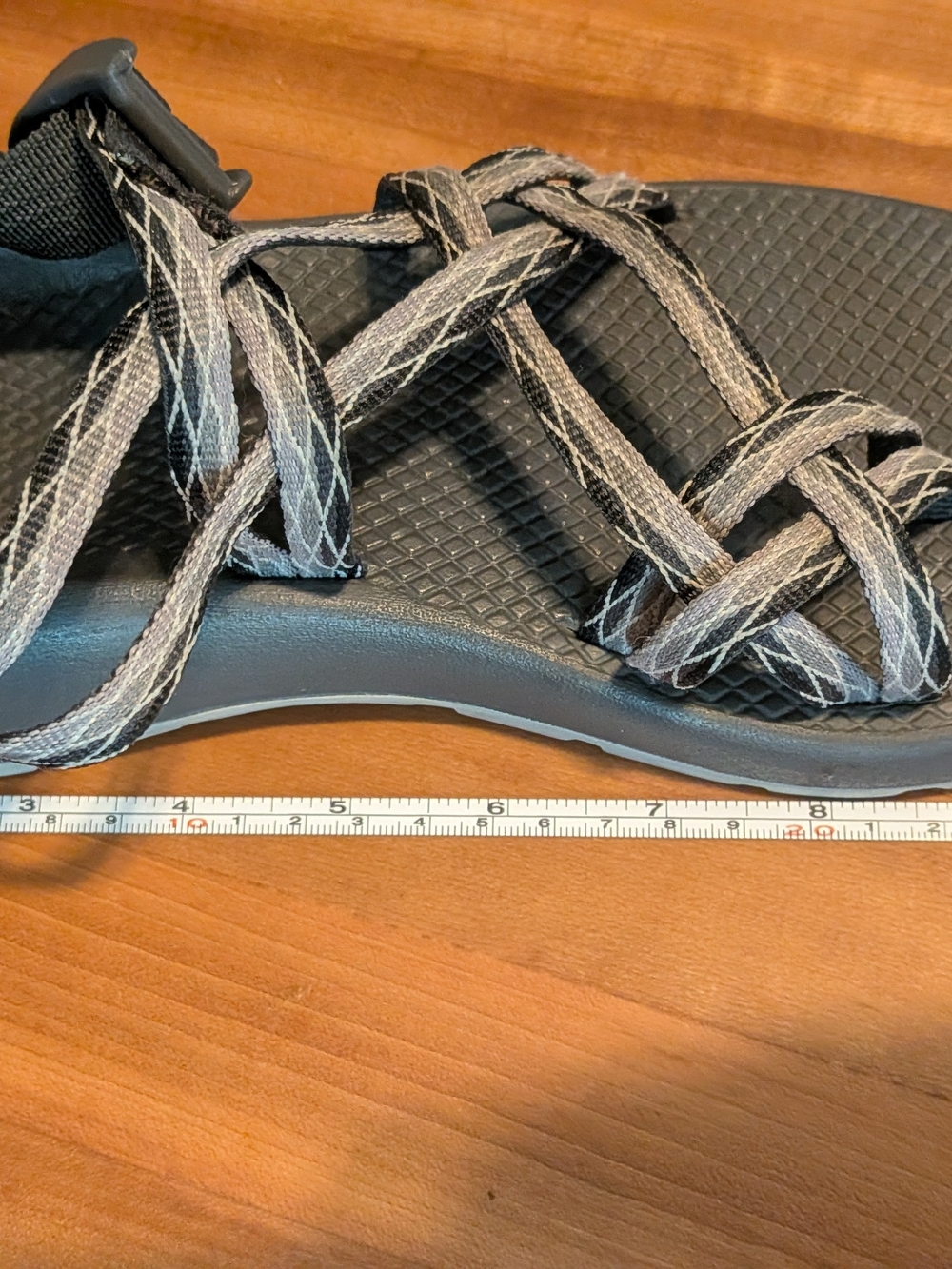 ​Chacos Women's 9 Black Gray Toe Loop Athletic Hiking Outdoor Sandals Water Shoe - Picture 8 of 9